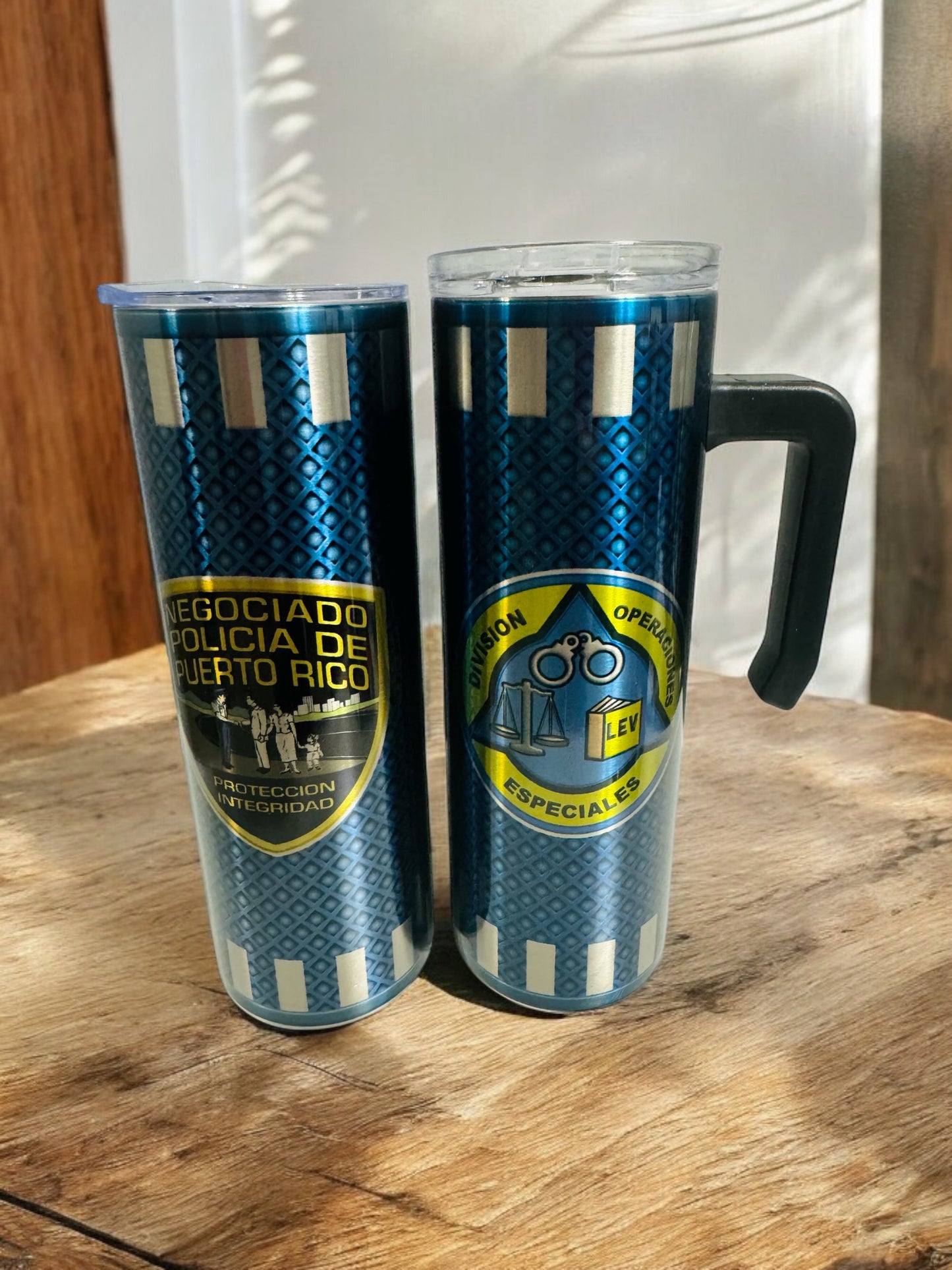 Vaso con mango de la Polica De Puerto Rico 20 oz Unidades Venta 25% de descuento aplicado durante el pago.